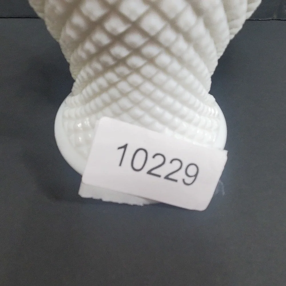 Fenton Milk Glass‎ Basket Home Decor Medium White Diamond Lace Hobnail